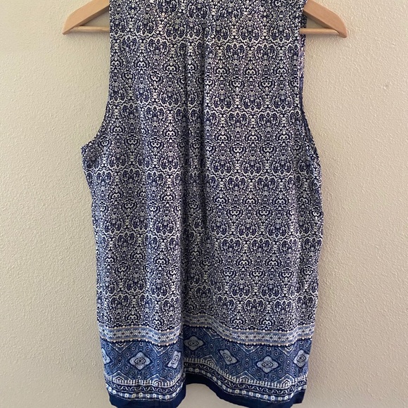 Ava Christine Patterned Sleeveless Blouse - Picture 3 of 5